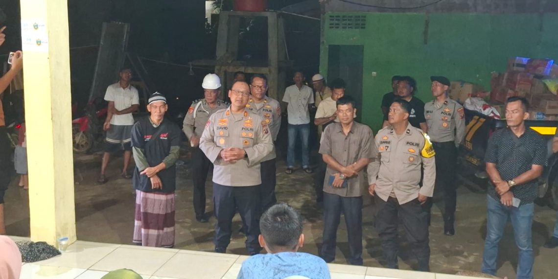 Kapolres Langkat Salurkan Bantuan Sosial kepada Warga Terdampak Banjir di Pangkalan Brandan