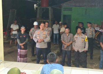 Kapolres Langkat Salurkan Bantuan Sosial kepada Warga Terdampak Banjir di Pangkalan Brandan