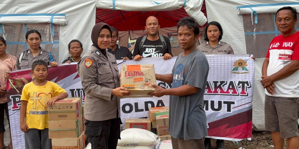 Polwan Polres Sibolga Salurkan Bansos untuk Korban Longsor, Hadir Ringankan Beban Warga
