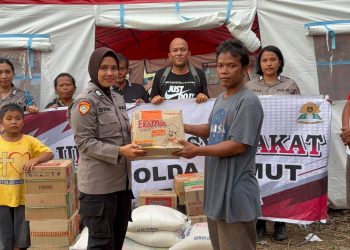 Polwan Polres Sibolga Salurkan Bansos untuk Korban Longsor, Hadir Ringankan Beban Warga