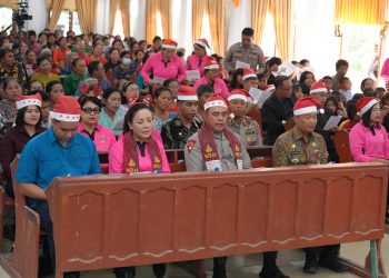 Kapolda Sumut dan Bhayangkari Hadirkan Kehangatan Natal bagi Korban Banjir dan Longsor di Humbahas