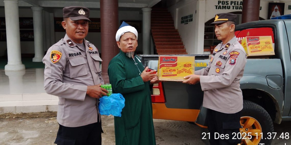 Peduli Korban Bencana, Polsek Tanah Jawa Salurkan Bantuan Lewat Tuan Guru Batak
