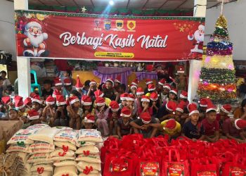 Brimob Polda Sumut Berbagi Kasih Natal bagi Korban Bencana di Tapanuli Utara