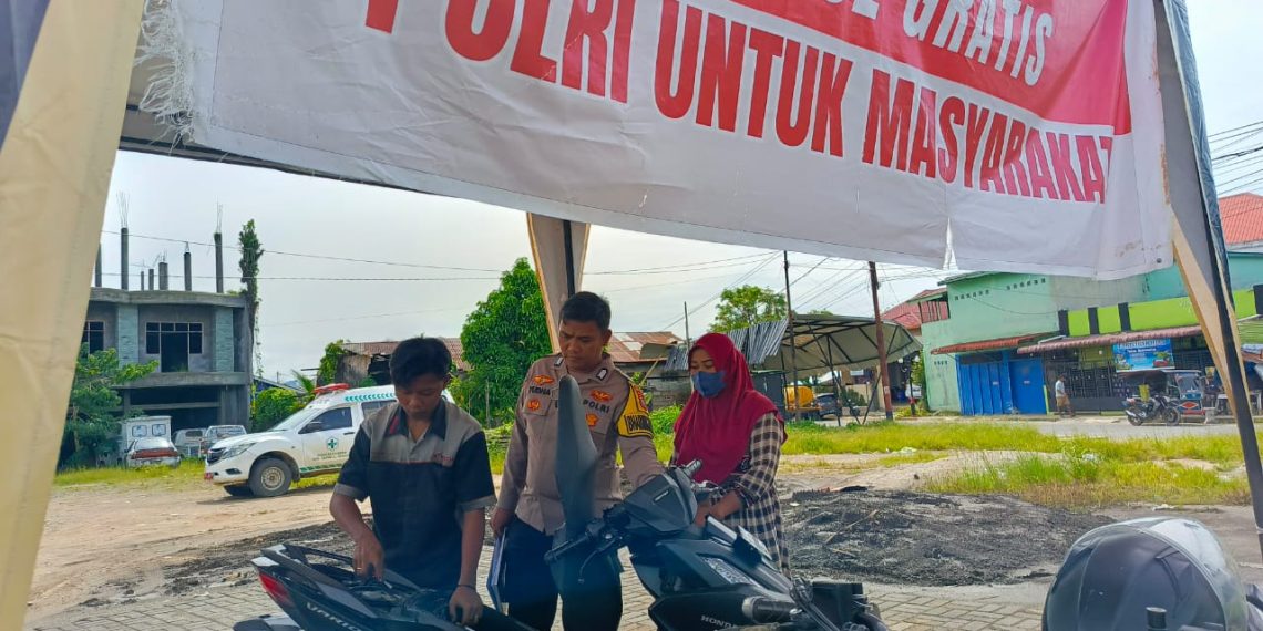 Pulihkan Aktivitas Warga Pascabencana, Kapolres Tapanuli Tengah Gelar Servis Motor Gratis