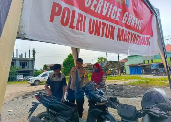 Pulihkan Aktivitas Warga Pascabencana, Kapolres Tapanuli Tengah Gelar Servis Motor Gratis