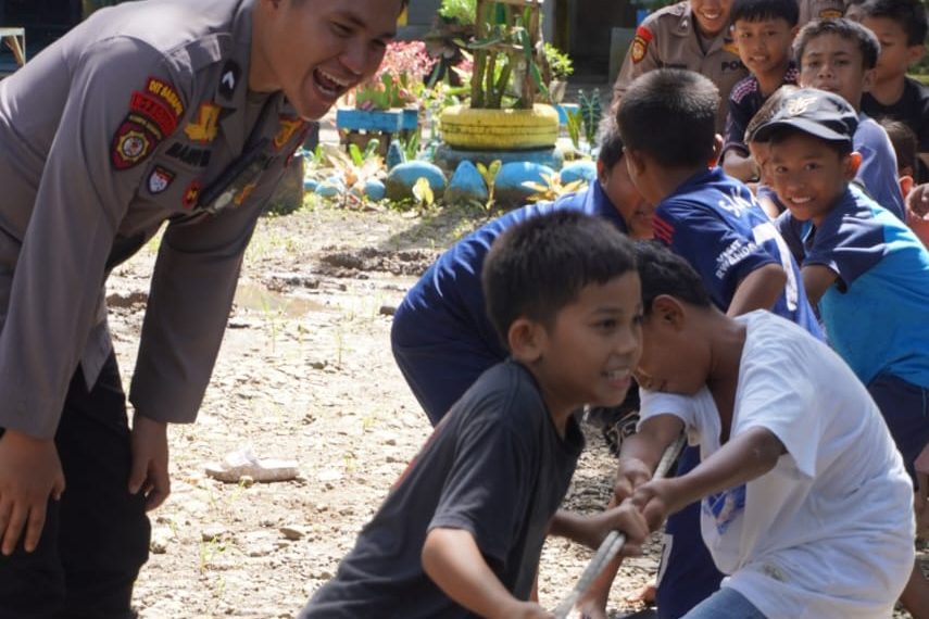 Polsatwa K-9 Polda Sumut Hadirkan Trauma Healing untuk Anak Korban Banjir di Batang Toru