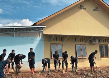 Dari Selokan Hingga Air Bersih, Brimob Batalyon A Pelopor Bantu Warga Pulihkan Aktivitas