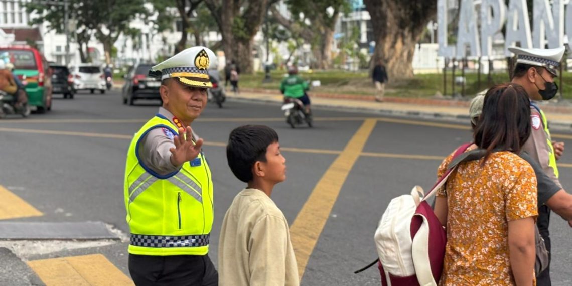 Pastikan Gatur Lalin Pagi Optimal, Dirlantas Polda Sumut Cek Anggota di Titik Padat Medan
