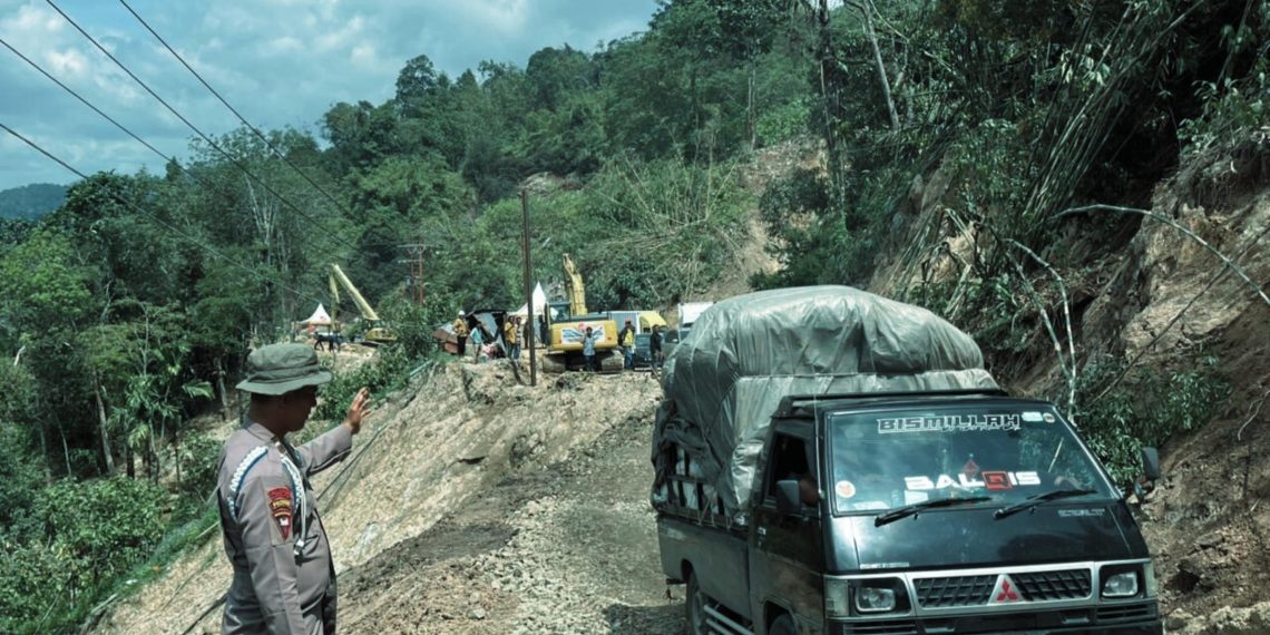 Polda Sumut Salurkan Bantuan Pendidikan, Sembako, dan Air Bersih ke Warga Terdampak Bencana di Sibolga dan Tapteng