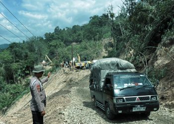 Polda Sumut Salurkan Bantuan Pendidikan, Sembako, dan Air Bersih ke Warga Terdampak Bencana di Sibolga dan Tapteng
