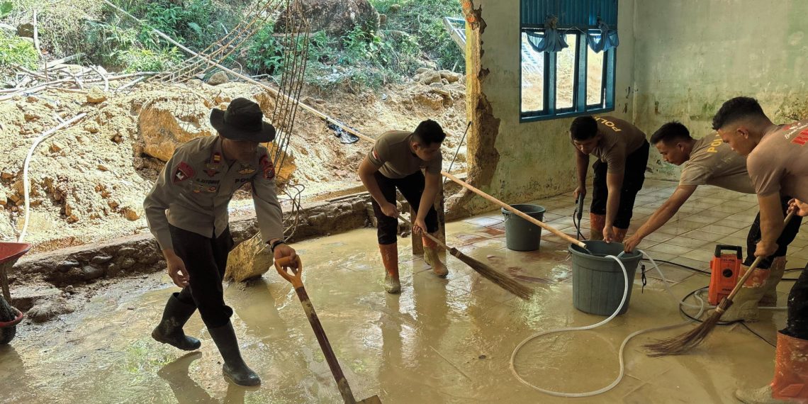 Brimob Percepat Pemulihan Pascabencana Demi Pendidikan dan Hunian Warga