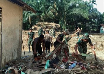 Dari Rumah Warga hingga Masjid, Sinergi Brimob Sumut Bergerak Bantu Korban Bencana
