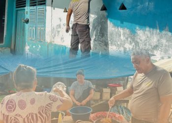 Brimob Bersama Warga Aek Ngadol, Dapur Lapangan Berjalan dan Lingkungan Terus Dibersihkan