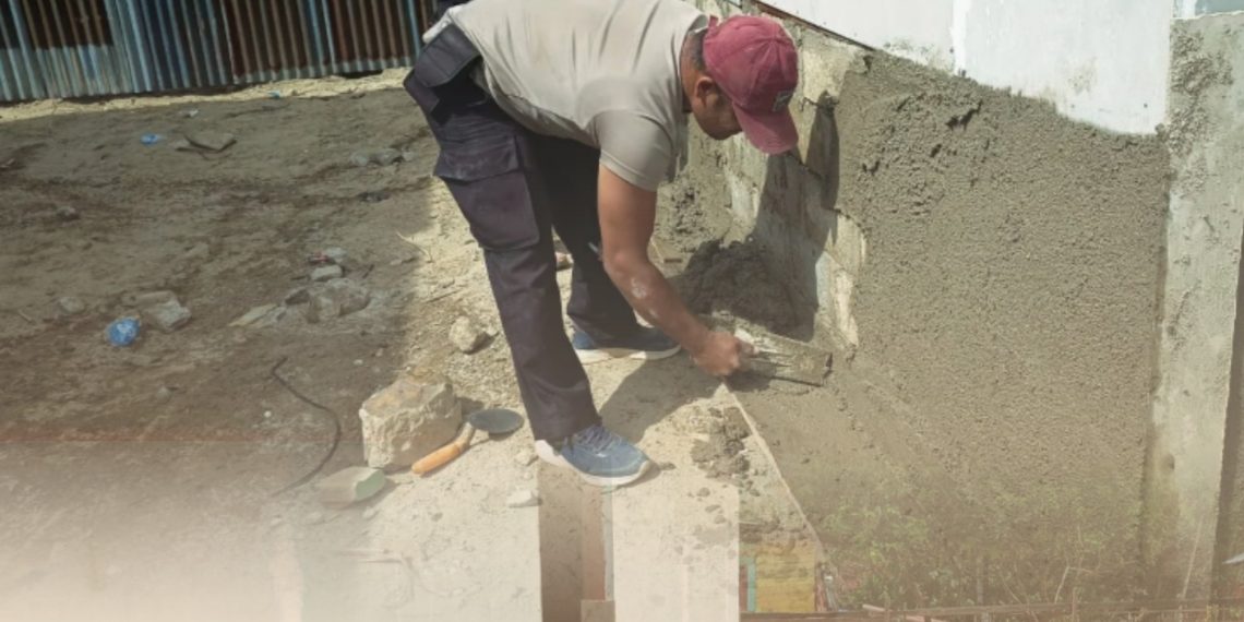 Gotong Royong yang Menguatkan, Brimob dan Warga Bangun Rumah Korban Banjir di Tapsel