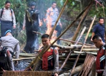 Polrestabes Medan Musnahkan Barak Narkoba dan Judi di Bumi Perkemahan Sibolangit, 21 Orang Diamankan