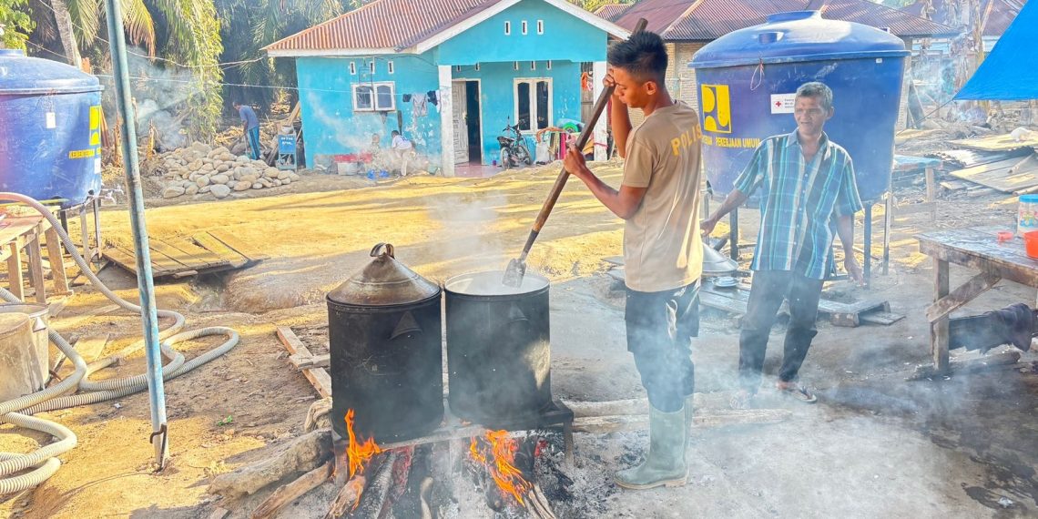 Sediakan Dapur Lapangan hingga Bersihkan Rumah Warga, Polda Sumut Terus Hadir Pascabencana Batang Toru