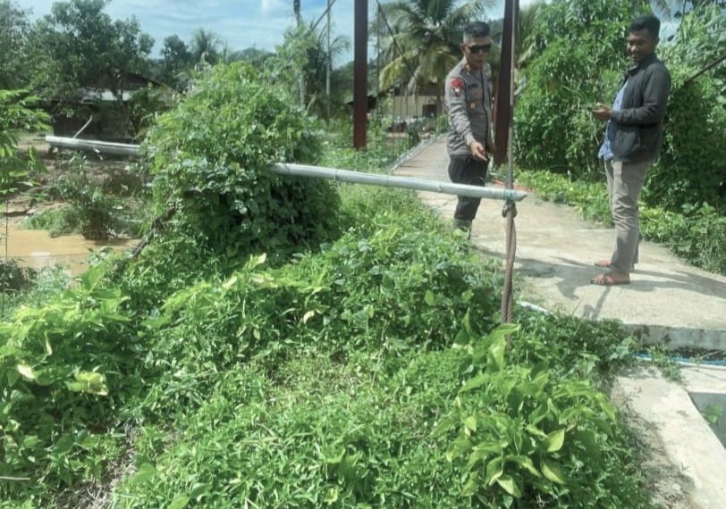 Akses Warga Terancam, Brimob Sumut Lakukan Pengecekan Jembatan Gantung di Tukka