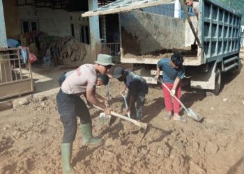 Saat Warga Bangkit, Brimob Polda Sumut Turun Tangan Pulihkan Rumah dan Fasilitas Ibadah di Batang Toru