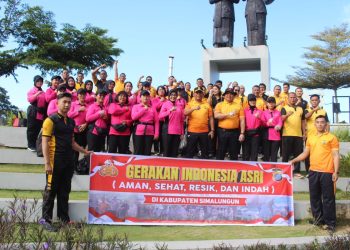 Gerakan Indonesia ASRI di Parapat! Kapolres Simalungun Pimpin Ratusan Personel Bersihkan Kawasan Wisata Danau Toba