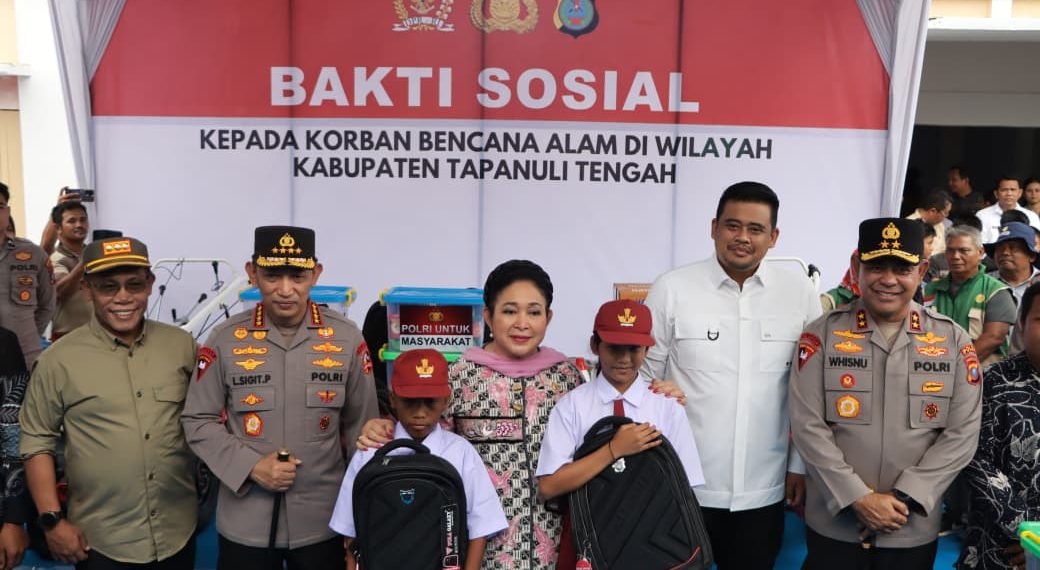Kapolri dan Ketua Komisi IV DPR RI Salurkan 16 Truk Bantuan untuk Korban Bencana di Tapanuli Tengah
