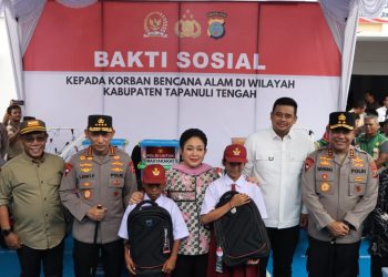 Kapolri dan Ketua Komisi IV DPR RI Salurkan 16 Truk Bantuan untuk Korban Bencana di Tapanuli Tengah