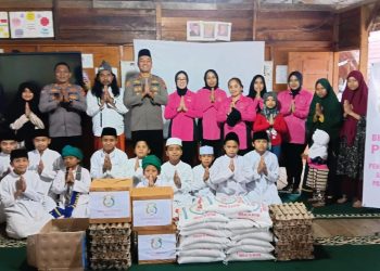 Jumat Berkah Di Bulan Ramadhan 1447 H Kapolres Di Dampingi Ketua Bhayangkari Cabang Pakpak Bharat Kunjungi Ponpes Serta Mesjid.
