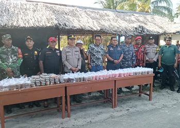 TNI–Polri, PTPN Adolina, Ormas dan Wartawan Berbagi Takjil di Pantai Cermin