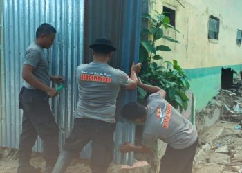Dari Rumah Swadaya hingga Pagar Sekolah, Brimob Hadir Dampingi Warga Tolang Julu