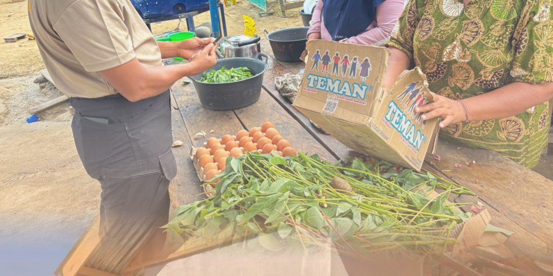 Brimob Batalyon C Hadirkan Dapur Lapangan dan Bantu Perbaikan Huntara di Batang Toru