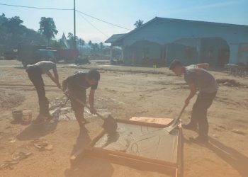 Dari Pengecoran Sumur hingga Pos Utama, Brimob Kawal Pemulihan Desa Garoga
