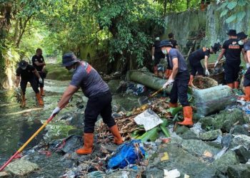 Brimob Polda Sumut Wujudkan Instruksi Presiden lewat Aksi Bersih Sungai