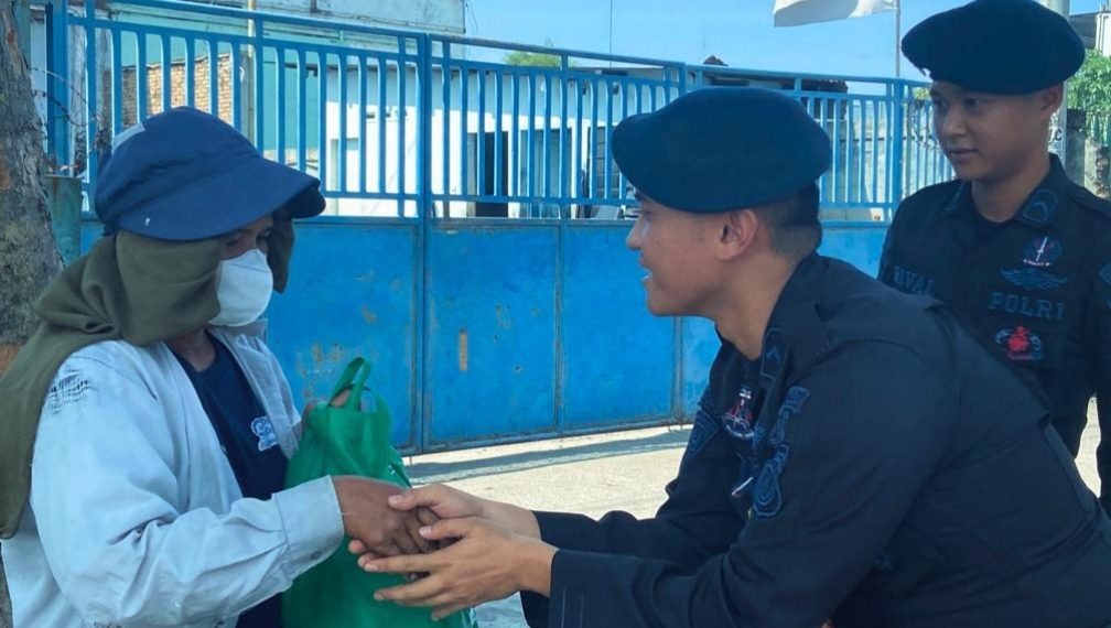 Menebar Kebaikan di Hari Minggu, Satuan Brimob Polda Sumut Hadir Menguatkan Kebersamaan di Tengah Masyarakat