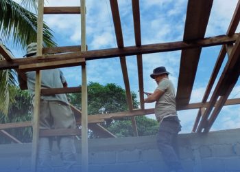 Gotong Royong yang Menguatkan: Brimob Hadir Membangun Rumah Warga