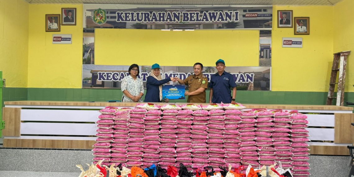 Pelindo Regional 1 Salurkan Paket Sembako kepada Masyarakat di Wilayah Operasional