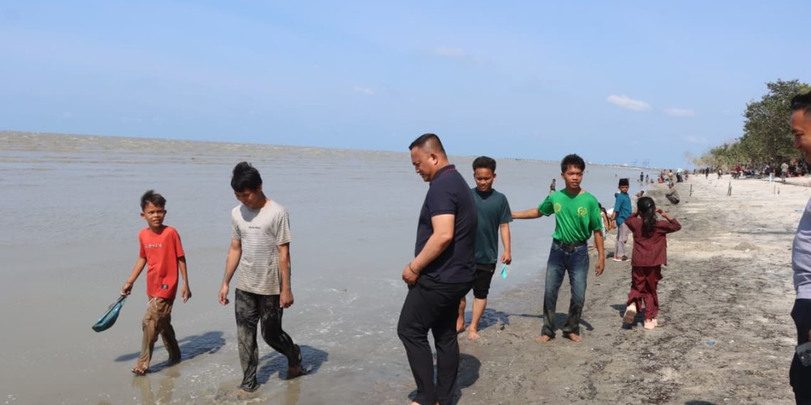 Kapolres Batubara pimpin monitoring langsung Pantai Sujono jelang Lebaran, fokus keamanan dan keselamatan wisatawan