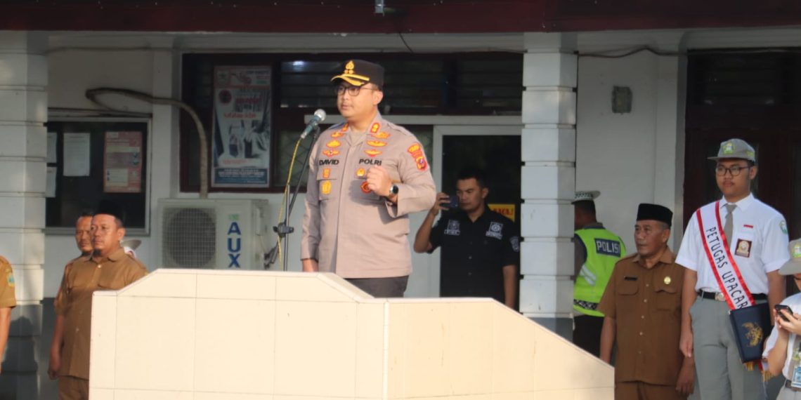 Kapolres Langkat Pimpin Upacara di SMAN 1 Stabat, Tekankan Disiplin, Anti Narkoba dan Bijak Bermedsos