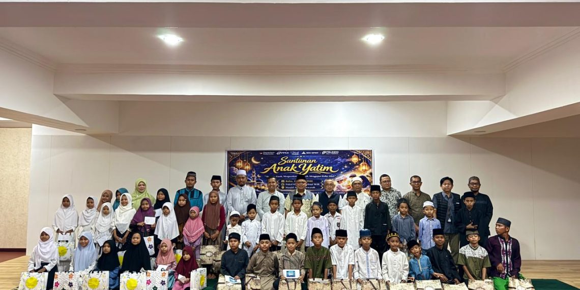 Pelindo Regional 1 Bagikan Takjil Gratis kepada Masyarakat di Sekitar Pelabuhan