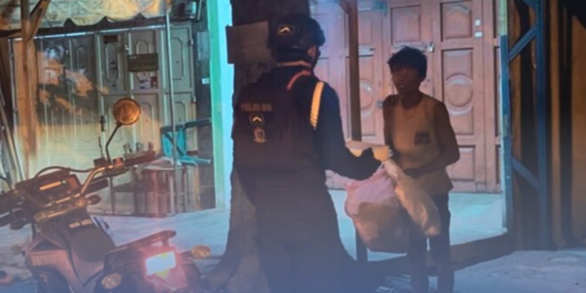 Sahur On The Road, Wujud Kepedulian Personel Batalyon A Pelopor Satuan Brimob Polda Sumut di Dini Hari Ramadhan