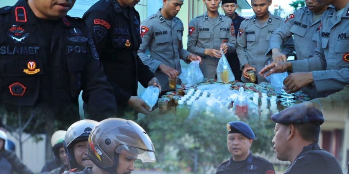 Brimob Sumut Berbagi Berkah Ramadhan, 200 Takjil Dibagikan untuk Pengendara di Sekitar Mako KE Lumi