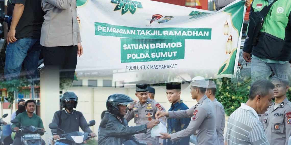 Brimob Polda Sumut Berbagi Berkah Ramadhan, 200 Takjil Dibagikan untuk Pengendara di Sekitar Mako K.E. Lumi