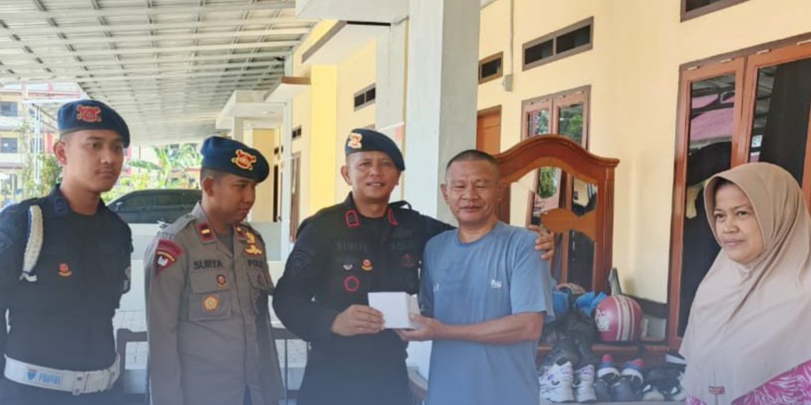 Solidaritas Brimob Polda Sumut: Kunjungan dan Bantuan untuk Rekan yang Sakit Menahun