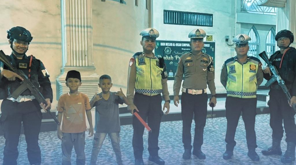 Jaga Ketertiban Ramadhan, Brimob Backup Polres Tebing Tinggi Laksanakan Patroli Asmara Subuh