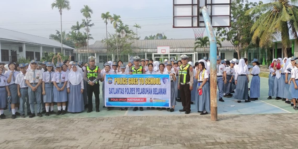 Sat Lantas Polres Pelabuhan Belawan Gelar Police Goes To School di SMA Negeri 9 Medan
