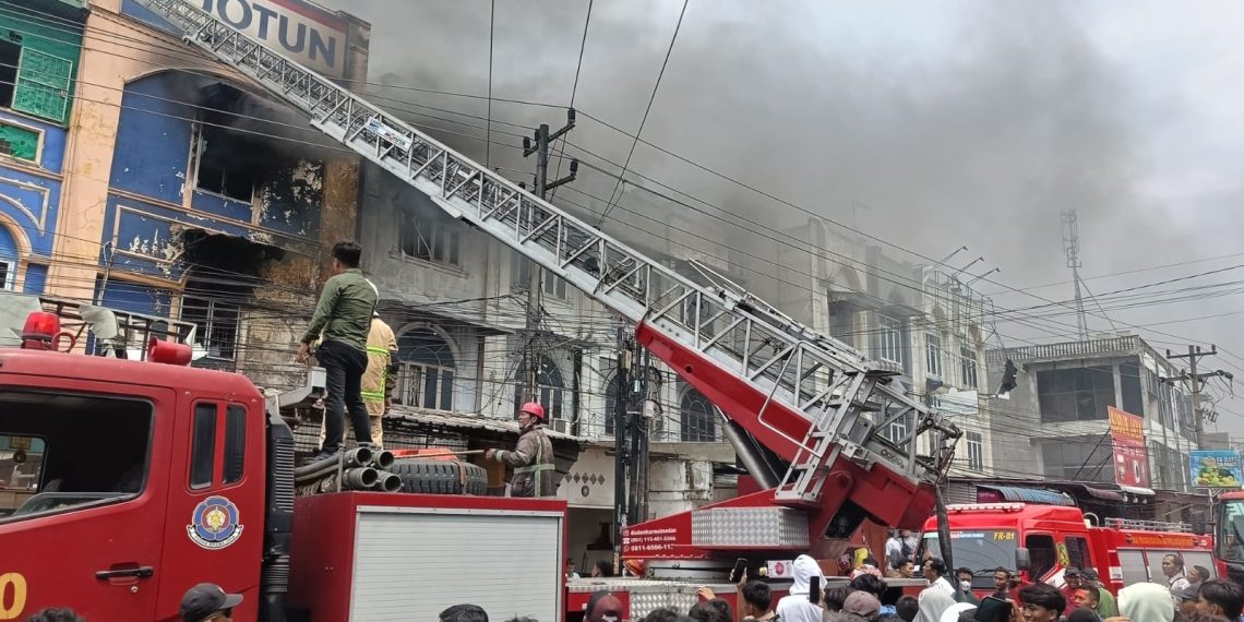 Polres Pelabuhan Belawan dan Polsek Medan Labuhan Amankan Lokasi Kebakaran di Marelan