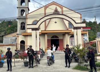 Brimob Siaga Amankan Malam Paskah di Gunungsitoli, Patroli Humanis Jaga Kamtibmas Tetap Kondusif