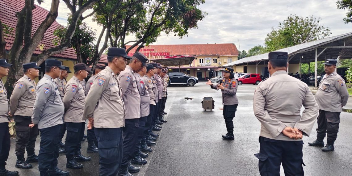 Apel Gabungan Sat Binmas Polres Binjai: Kapolres Tekankan Peran Aktif Bhabinkamtibmas Jaga Keamanan Warga