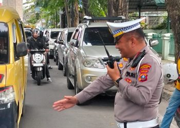 Satlantas Polrestabes Medan Atur Arus Lalu Lintas Akibat Aksi Unjuk Rasa di Jalan S. Parman