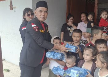 Jumat Berkah DPC GRIB JAYA Kota Mrdan Tebar Kepedulian di Depan Kantor Koramil Medan Sunggal