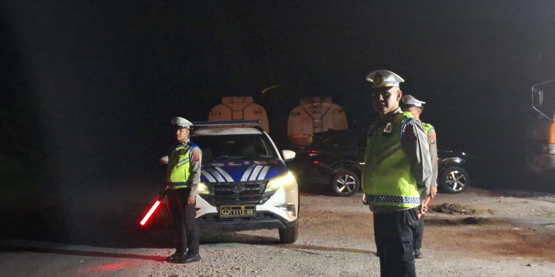 Antisipasi Begal, Kejahatan Jalanan Dan dampak dari Pemadaman Listrik / Black Out Polres Pakpak Bharat Beserta Jajaran Melaksanakan Patroli Dan Sambang.