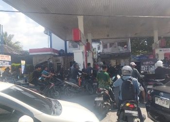 Sudah 24 Jam Listrik Padam, Antrean Panjang Terjadi di SPBU Jalan Sei Kera Medan